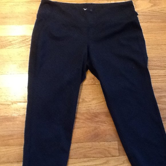 Exercise Capris with Muted Pattern - Picture 3 of 7